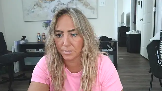 Snapshot of sunshinekisses chatting on 09/21/25, 05:47 sunshinekisses online show from 09/21/25, 05:47