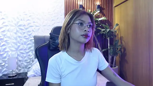 Snapshot of Perla_prg chatting on 02/25/25, 02:00 Perla prg online show from 02/25/25, 02:00