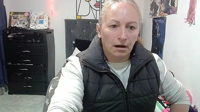 emperabigbootybigass online show from 05/04/26, 12:23