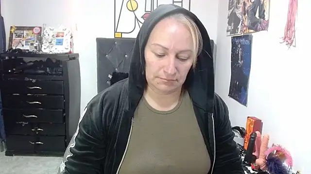 emperabigbootybigass online show from 05/05/26, 12:13