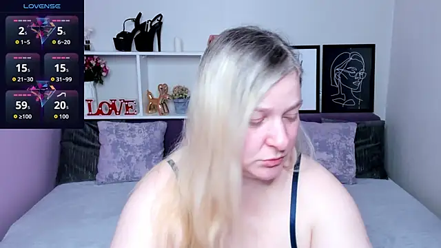 AnnaXCherri online show from 10/11/25, 03:28