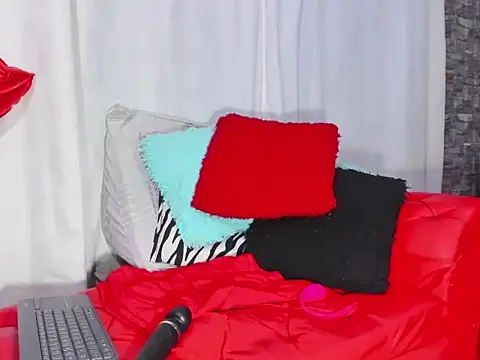 Snapshot of Xiomara-Suarez chatting on 02/28/25, 01:47 Xiomara-Suarez online show from 02/28/25, 01:47