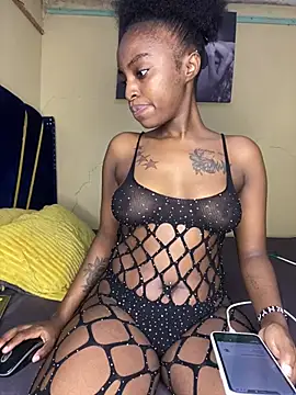 Snapshot of Sasha-smiles chatting on 03/06/26, 11:17 Sasha-smiles online show from 03/06/26, 11:17