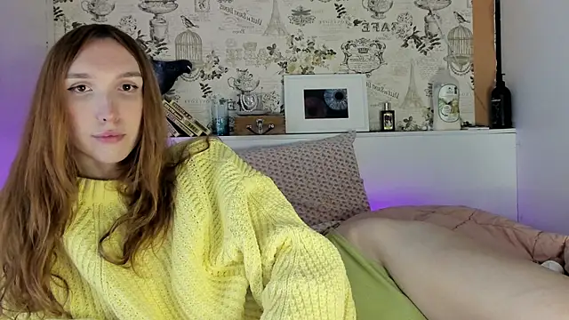 Snapshot of LisaIcon chatting on 10/08/25, 12:41 LisaIcon online show from 10/08/25, 12:41