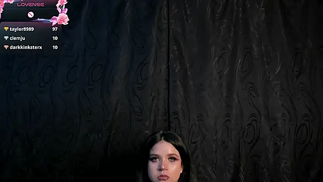 Snapshot of Kylie-fox chatting on 02/15/25, 02:04 Kylie-fox online show from 02/15/25, 02:04