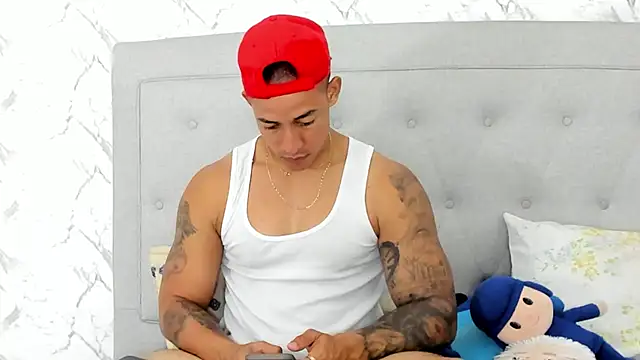 Snapshot of luigiferrara chatting on 02/15/25, 02:15 luigiferrara online show from 02/15/25, 02:15