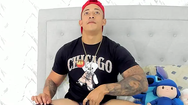 Snapshot of luigiferrara chatting on 02/15/25, 07:39 luigiferrara online show from 02/15/25, 07:39