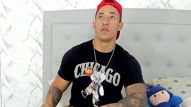 Snapshot of luigiferrara chatting on 02/16/25, 01:47 luigiferrara online show from 02/16/25, 01:47