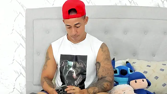 Snapshot of luigiferrara chatting on 02/16/25, 04:32 luigiferrara online show from 02/16/25, 04:32