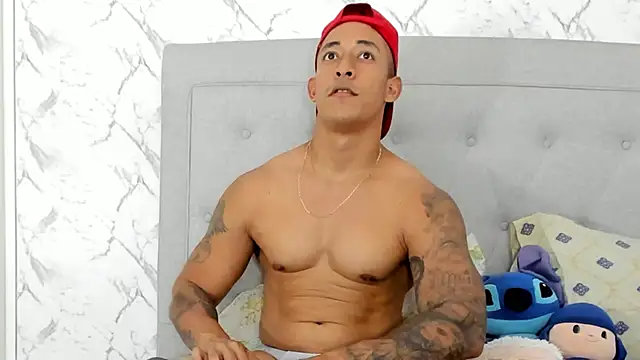 Snapshot of luigiferrara chatting on 02/23/25, 01:02 luigiferrara online show from 02/23/25, 01:02