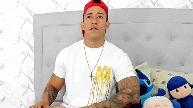 Snapshot of luigiferrara chatting on 02/23/25, 04:13 luigiferrara online show from 02/23/25, 04:13