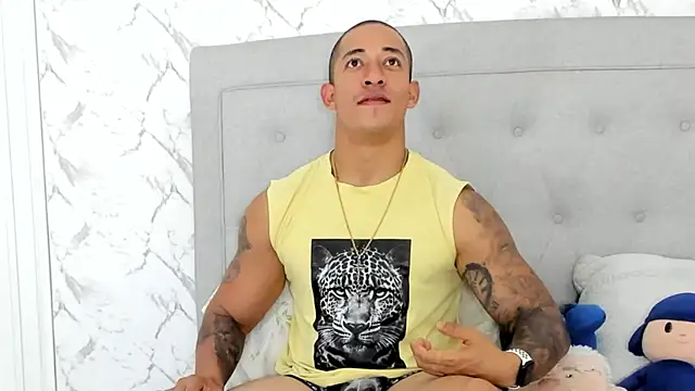 Snapshot of luigiferrara chatting on 03/16/25, 02:10 luigiferrara online show from 03/16/25, 02:10