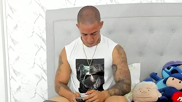 Snapshot of luigiferrara chatting on 03/19/25, 01:10 luigiferrara online show from 03/19/25, 01:10