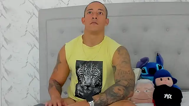 Snapshot of luigiferrara chatting on 10/05/25, 05:55 luigiferrara online show from 10/05/25, 05:55