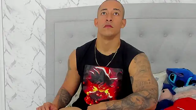 Snapshot of luigiferrara chatting on 10/19/25, 04:40 luigiferrara online show from 10/19/25, 04:40