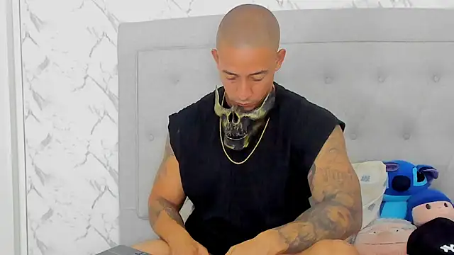 Snapshot of luigiferrara chatting on 10/31/25, 11:39 luigiferrara online show from 10/31/25, 11:39