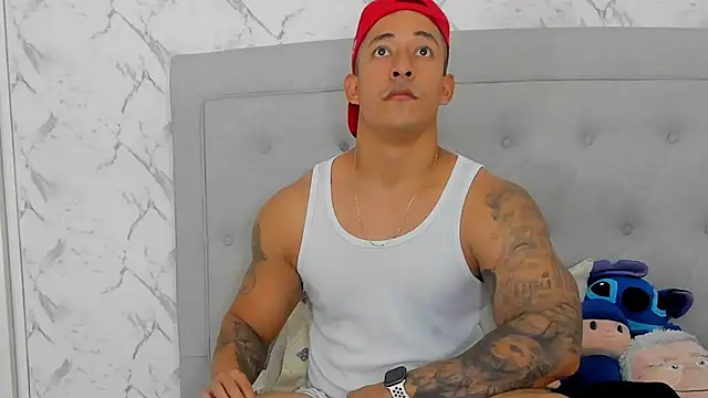 Snapshot of luigiferrara chatting on 11/23/25, 05:46 luigiferrara online show from 11/23/25, 05:46