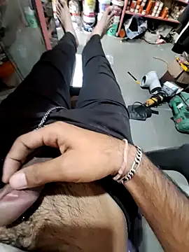 Snapshot of dickerdaddy25 chatting on 01/21/25, 04:43 dickerdaddy25 online show from 01/21/25, 04:43