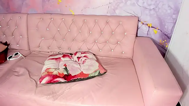 Living room online show from 02/21/25, 06:18