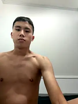 Snapshot of Benson18y chatting on 10/25/25, 10:26 Benson18y online show from 10/25/25, 10:26