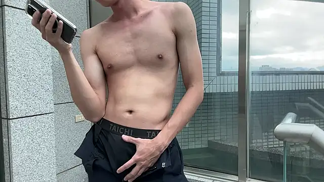 Snapshot of Benson18y chatting on 12/22/25, 04:20 Benson18y online show from 12/22/25, 04:20