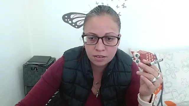 Snapshot of LadyHellene chatting on 04/04/26, 12:35 LadyHellene online show from 04/04/26, 12:35