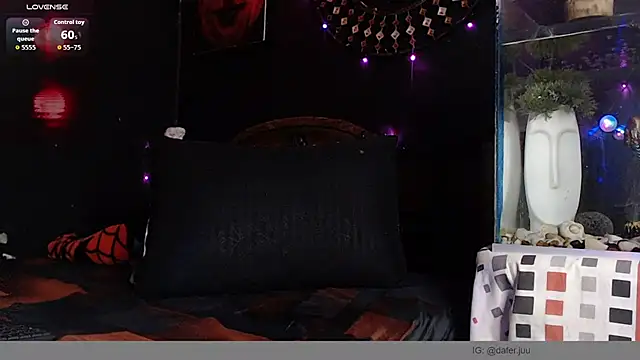 Snapshot of Godly_huan chatting on 12/20/25, 06:09 Godly huan online show from 12/20/25, 06:09