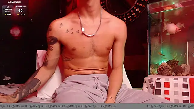 Snapshot of Godly_huan chatting on 02/14/26, 01:02 Godly huan online show from 02/14/26, 01:02