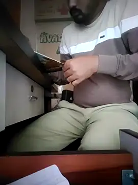 Snapshot of Jayesh_Love chatting on 02/12/25, 06:51 Jayesh Love online show from 02/12/25, 06:51