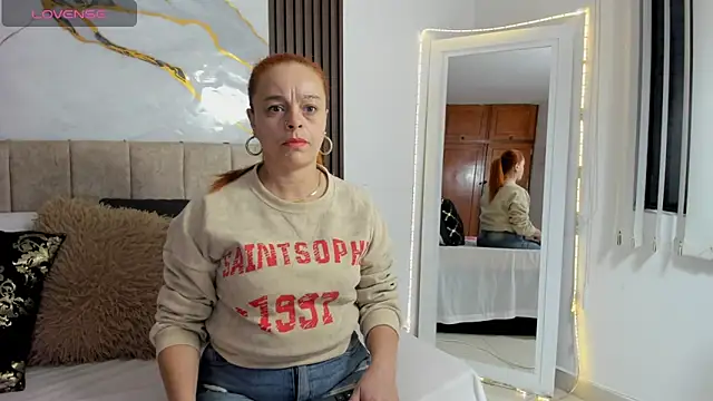 Snapshot of cristalwalker__ chatting on 06/19/26, 10:41 cristalwalker online show from 06/19/26, 10:41