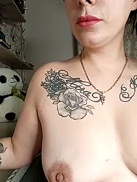 Lola Hale online show from 10/26/25, 05:52