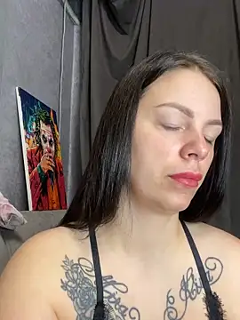 Lola Hale online show from 04/28/26, 07:41