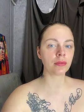 Lola Hale online show from 05/03/26, 06:03