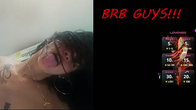 Snapshot of _candy_jade_ chatting on 03/06/25, 12:19 candy jade online show from 03/06/25, 12:19