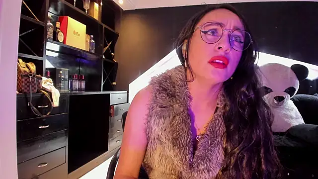 Coral Gibson online show from 06/27/26, 12:22