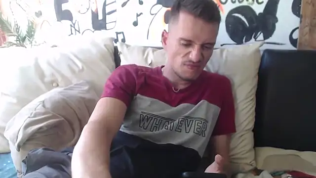 roystonee01 online show from 11/01/25, 07:27