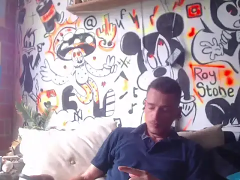 roystonee01 online show from 11/05/25, 04:40