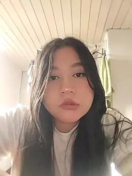 Snapshot of sharyl_24 chatting on 03/19/25, 09:27 sharyl 24 online show from 03/19/25, 09:27