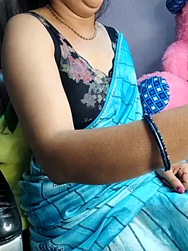 Snapshot of santurmom chatting on 11/28/25, 05:48 santurmom online show from 11/28/25, 05:48