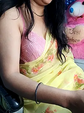 Snapshot of santurmom chatting on 12/04/25, 06:27 santurmom online show from 12/04/25, 06:27