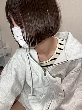 Snapshot of -x_MIU_x chatting on 01/19/25, 10:06 -x MIU x online show from 01/19/25, 10:06