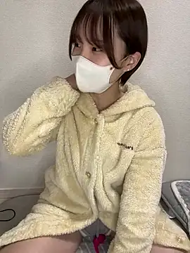 Snapshot of -x_MIU_x chatting on 03/10/25, 11:10 -x MIU x online show from 03/10/25, 11:10