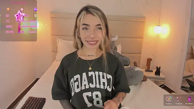 Mollymoon1 online show from 11/28/25, 08:22