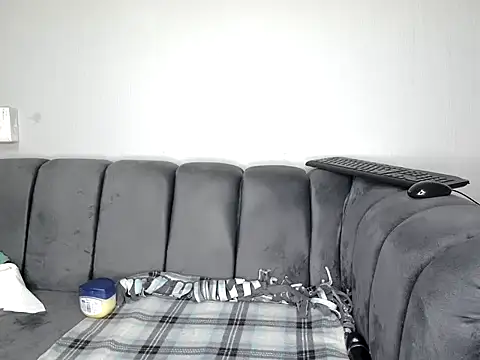 Pearl 00 online show from 12/17/25, 02:39