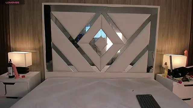 ValentinaThomas online show from 09/20/25, 07:37