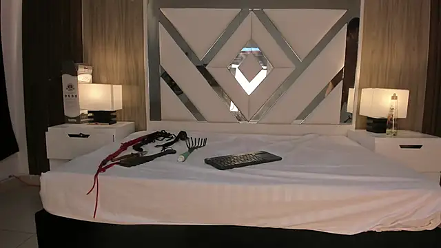 ValentinaThomas online show from 10/18/25, 07:25