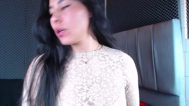 Snapshot of _joy_yva chatting on 12/20/25, 10:17 joy yva online show from 12/20/25, 10:17