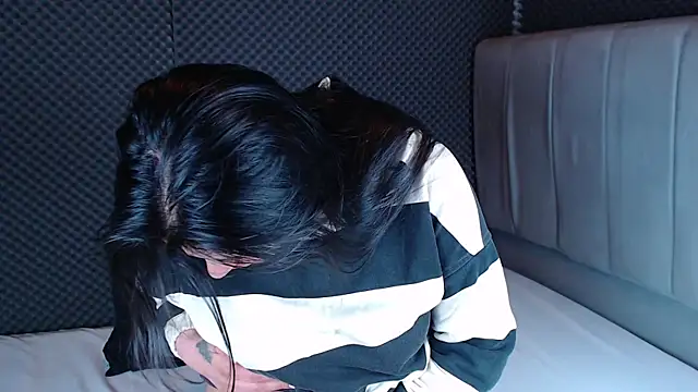 Snapshot of _joy_yva chatting on 12/22/25, 11:02 joy yva online show from 12/22/25, 11:02