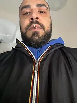 Snapshot of Dikkiduohottt chatting on 03/12/26, 09:37 Dikkiduohottt online show from 03/12/26, 09:37