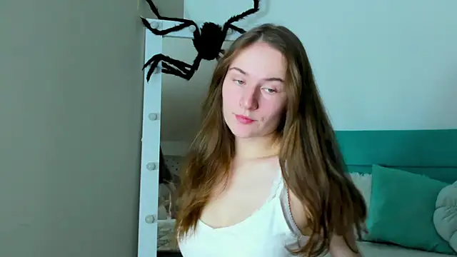 L1ittle kitty  online show from 11/08/25, 06:35